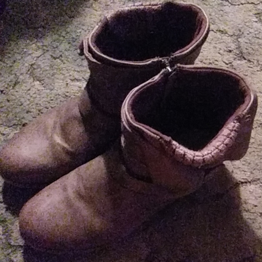Boots - Picture 1 of 3